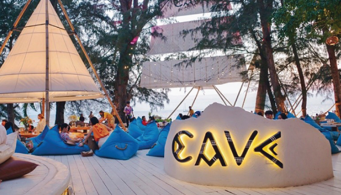 Cave Beach Club บีชบาร์สไตล์ชาวเกาะ